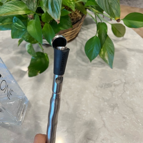 Corkcicle One Wine Chiller Aerate Pour 3-in-1 Bottler Cooler Storage - Picture 5 of 6